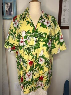 Styled by RJC Vintage Yellow Tropical Button-Down Shirt Parrot & Hibiscus Print